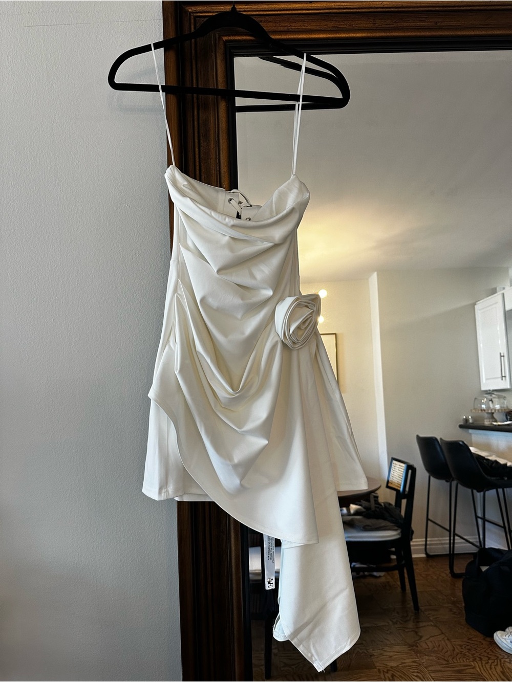 Leau white mini dress with rose